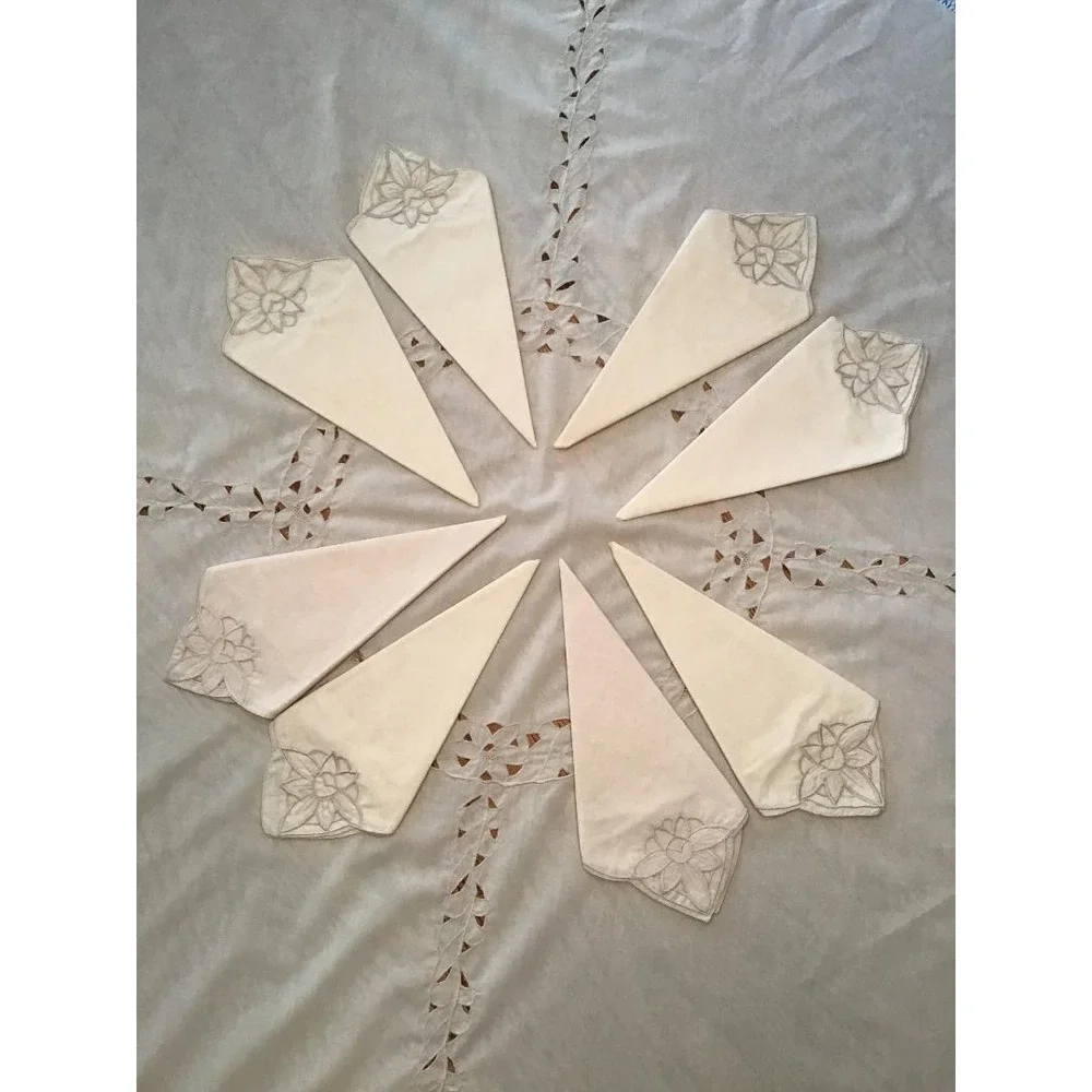 VTG Ivory Round Tablecloth & 8 Napkins Set 64